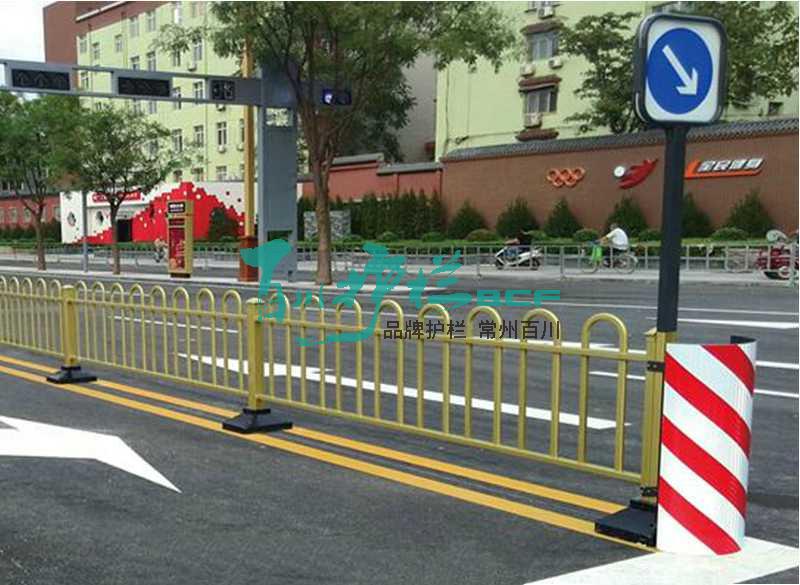 山西臨汾盾形管黃金護(hù)欄工程